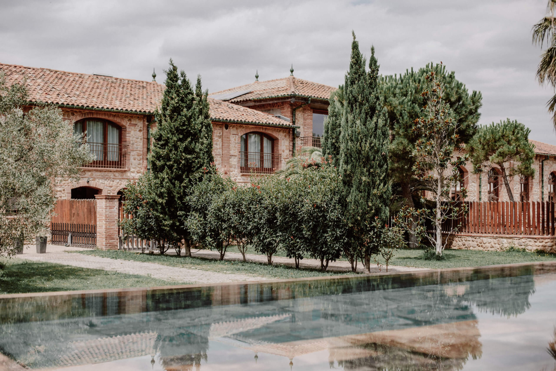 Le Domaine du Mas Conte et son bassin